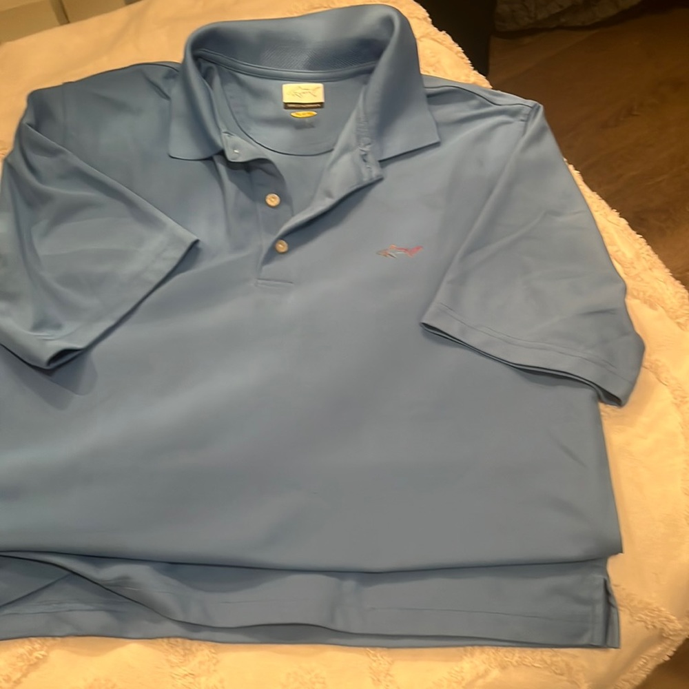 Men’s play dry short sleeve shirt by Greg Norman size large.